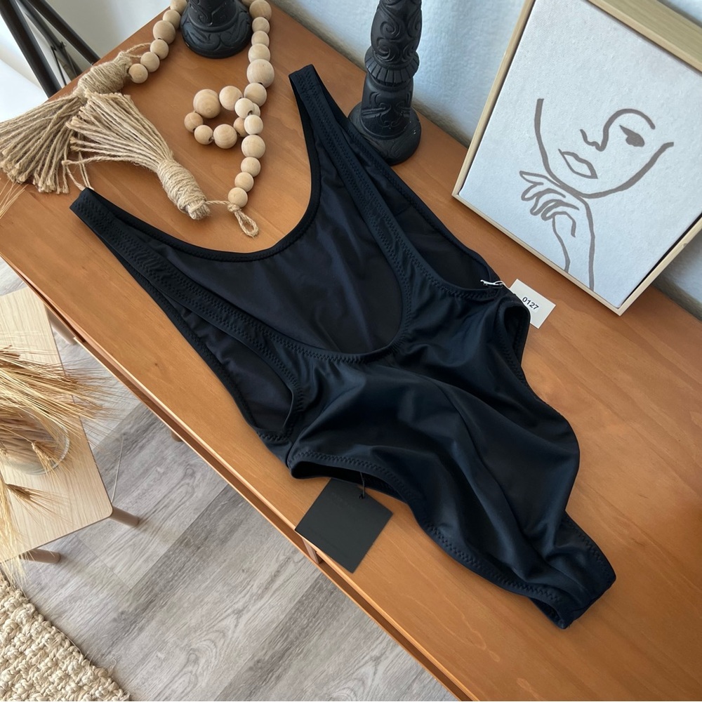 BASIC LOW BACK ONE PIECE BLACK SWIMSUIT - Picture 4 of 5